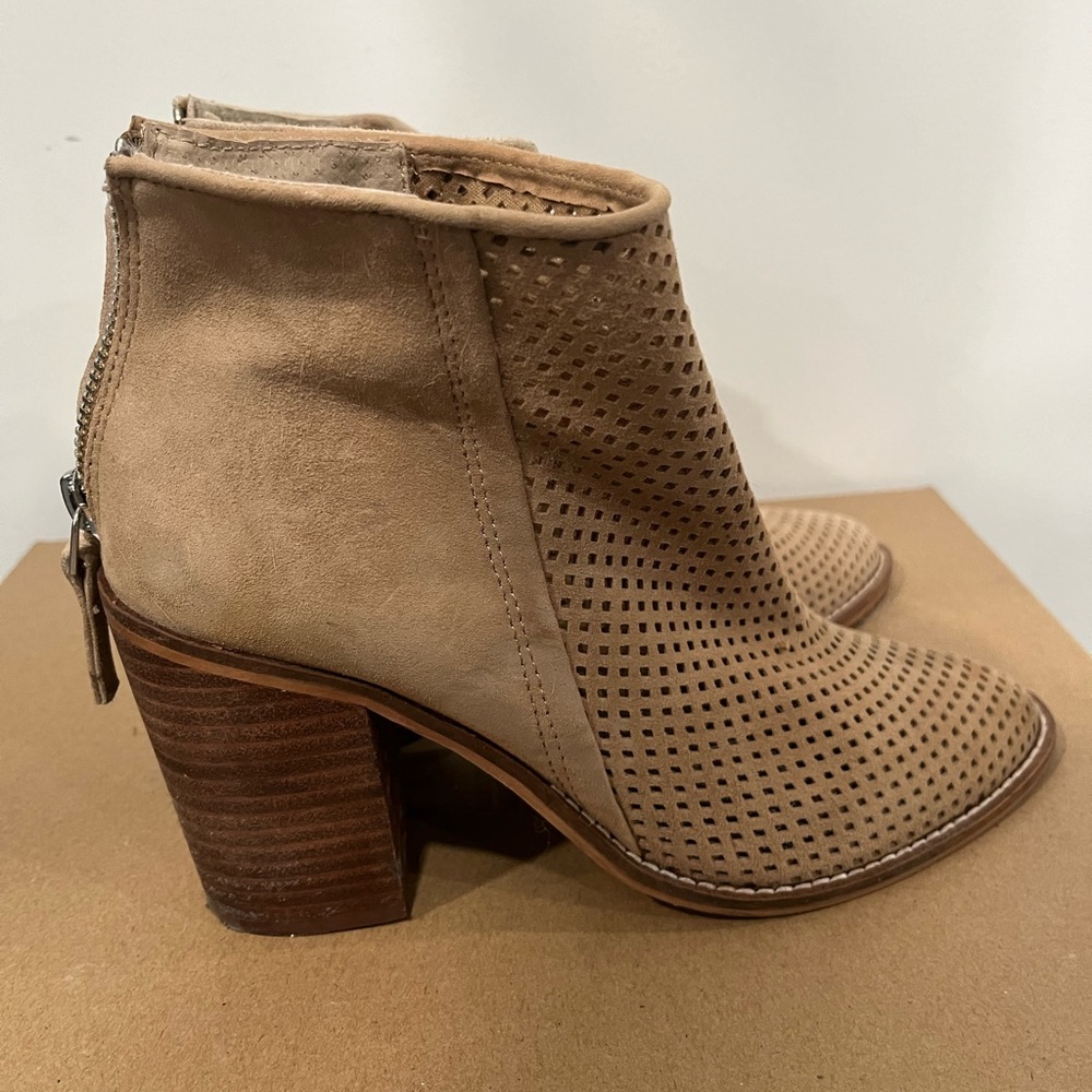 Steve Madden RUMBLE Perforated Suede booties